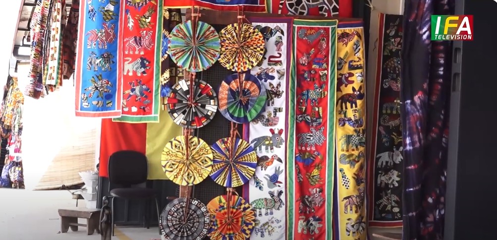 AU MARCHE DES ARTS DE COTONOU CE 10/11/2023